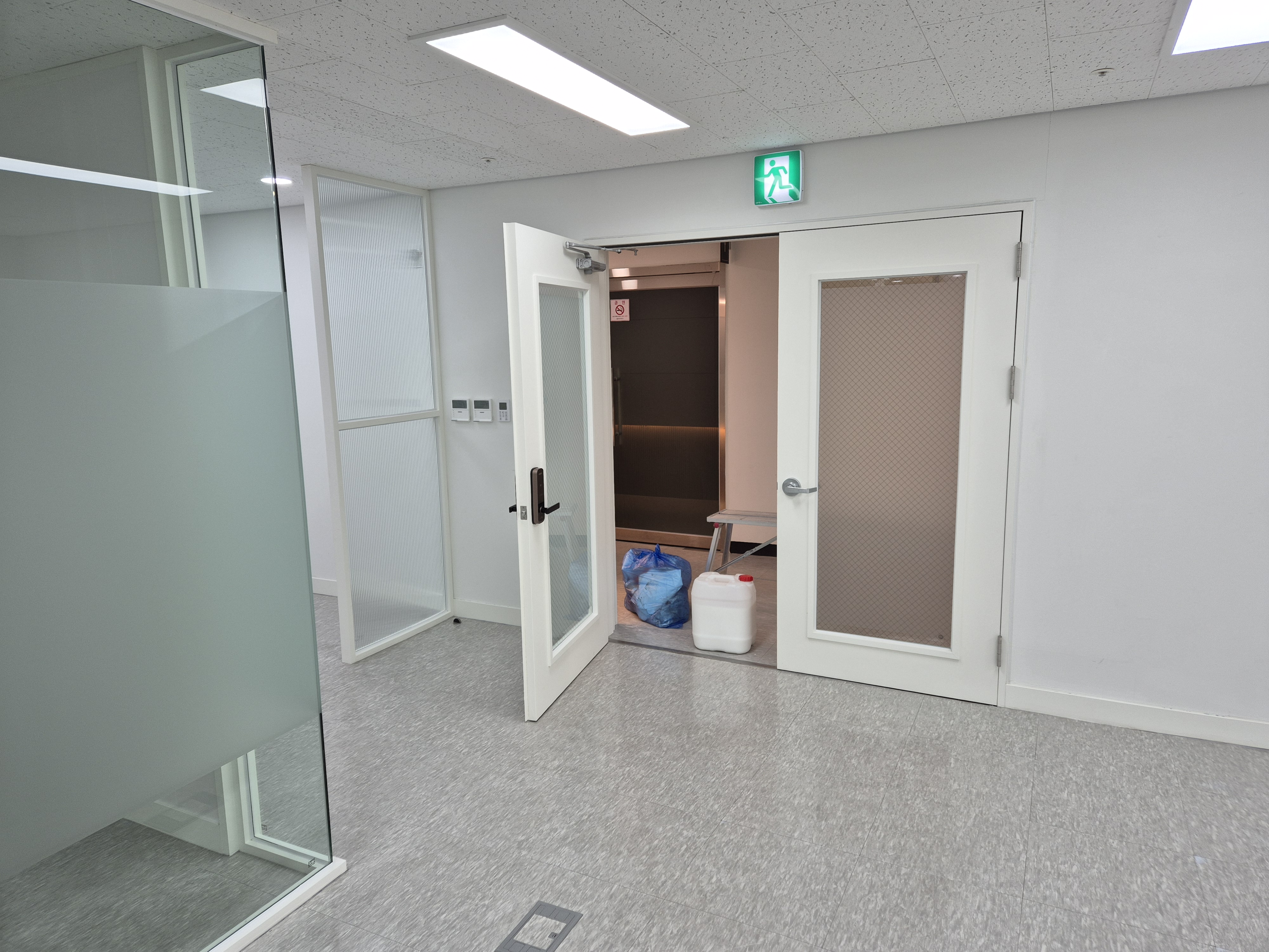 문래동방화유리문설치