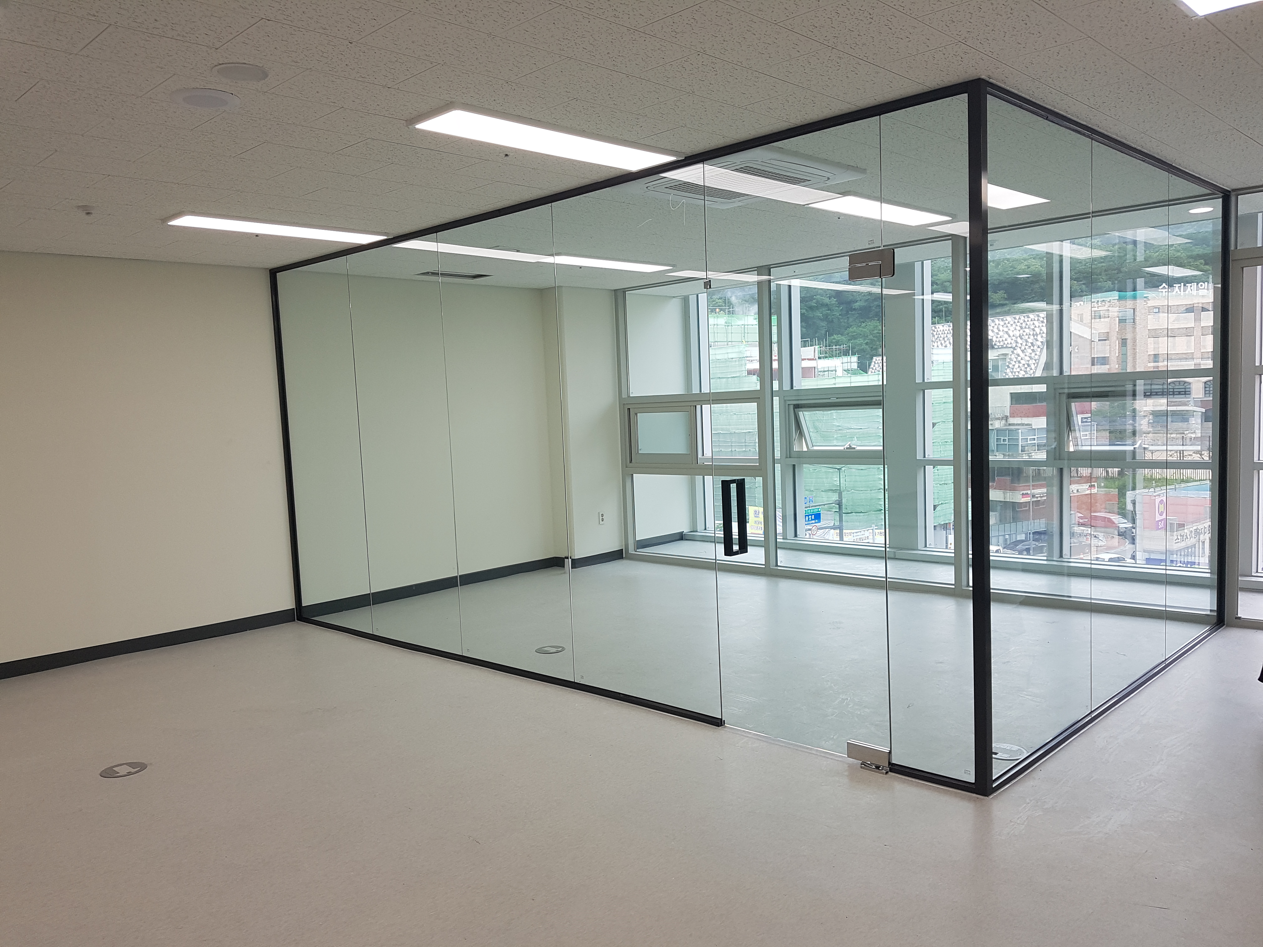 과천 디테크타워 유리칸막이