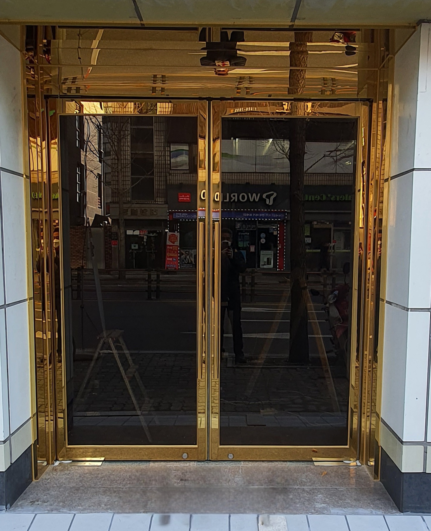 강남 빌딩 현관 출입문 골드