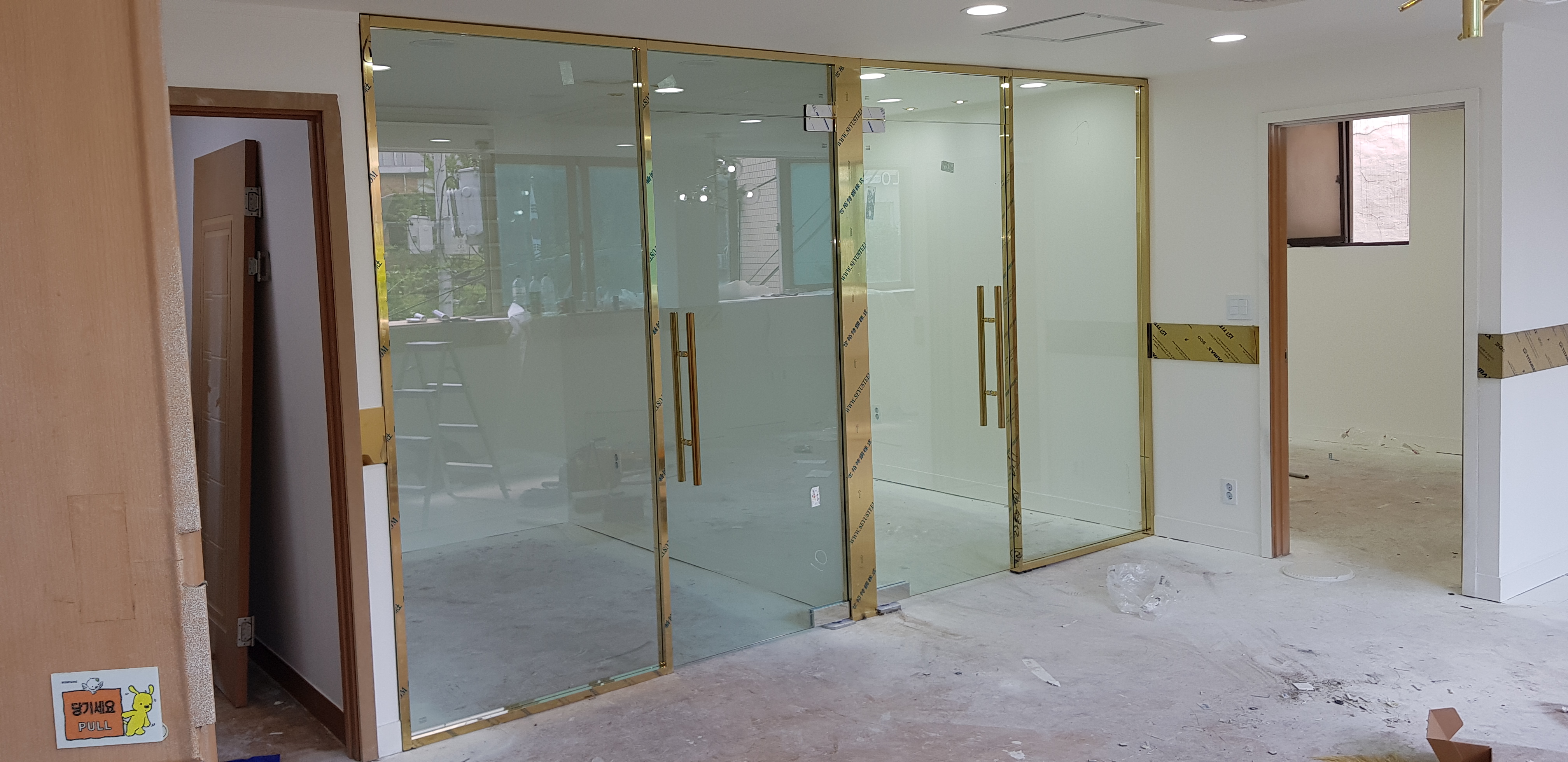 마포구 홍대 네일샵 골드파티션